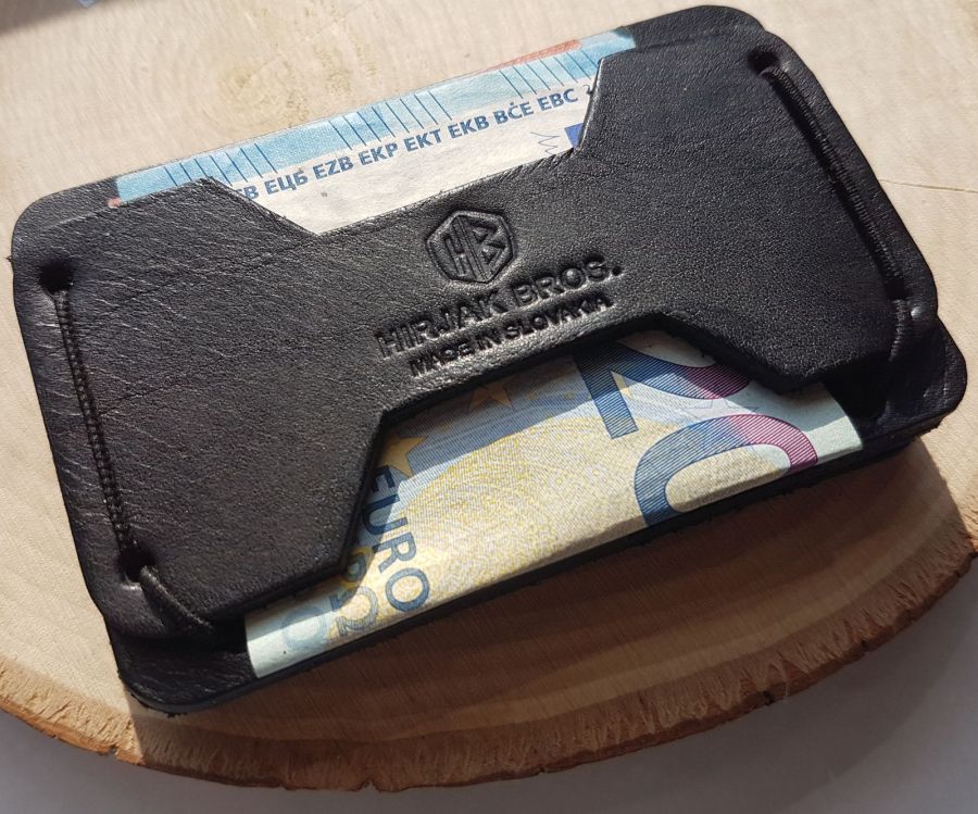 MicroWallet by HIRJAK BROS. - špeciálna peňaženka s pružným mechanizmom 